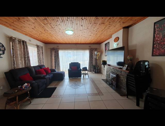 3 BEDROOM FREEHOLD FOR SALE IN RISANA